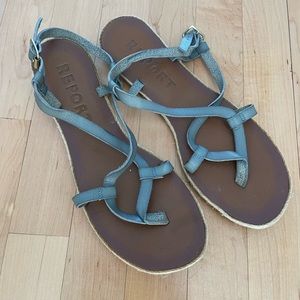 Report sandals